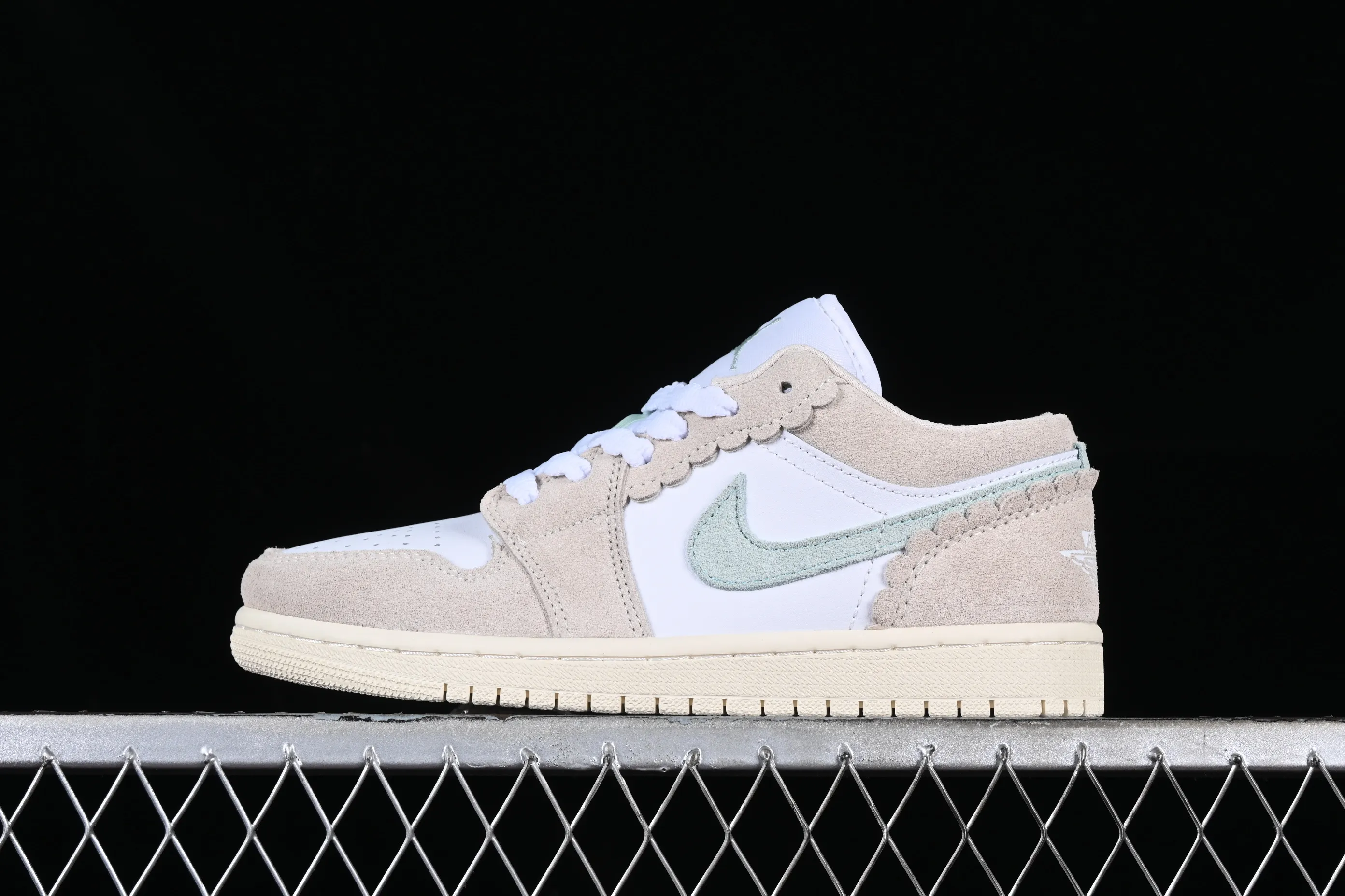 All categories Air Jordan Jordan series basketball shoes Air Jordan 1 Low Z version Air Jordan 1 Low AJ1 Joe 1 pink and white low-top cultural casual sneakers DZ5356-800